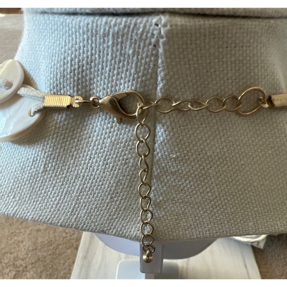 Statement Shell Necklace - Picture 5 of 5